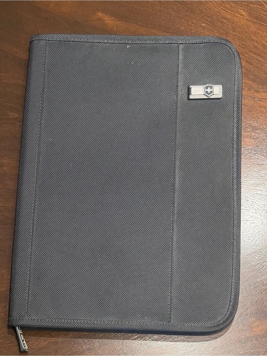 Victorinox Other - Victorinox Black Zippered Tablet Folio with Logo Badge